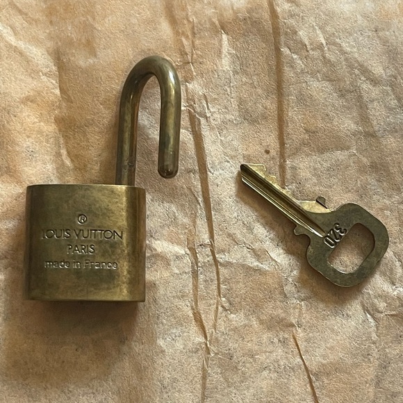 LOUIS VUITTON PADLOCK and 1 KEY GOLD BAG CHARMS - Picture 3 of 4